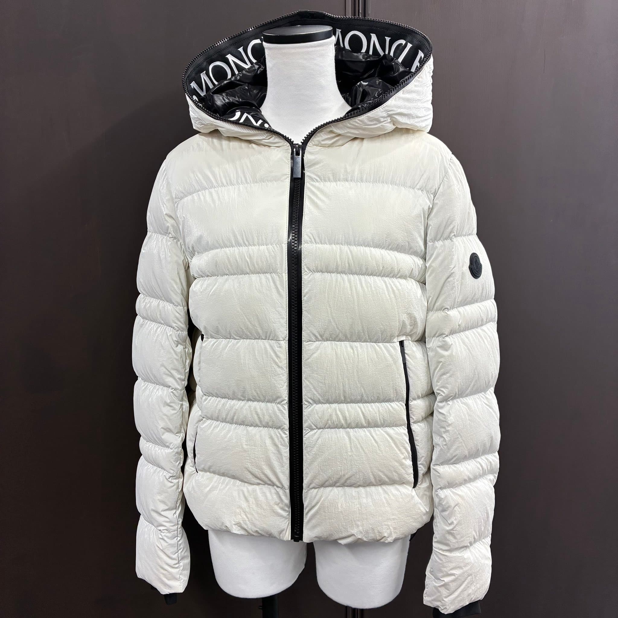 🧥買取実績🧥 【MONCLER THARON 2022年 ショート ダウンジャケット】ご売却いただきました！